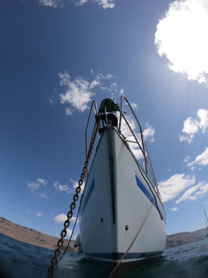 ホテル Magnifico Barco En La Graciosa カレタ・デル・セボ エクステリア 写真
