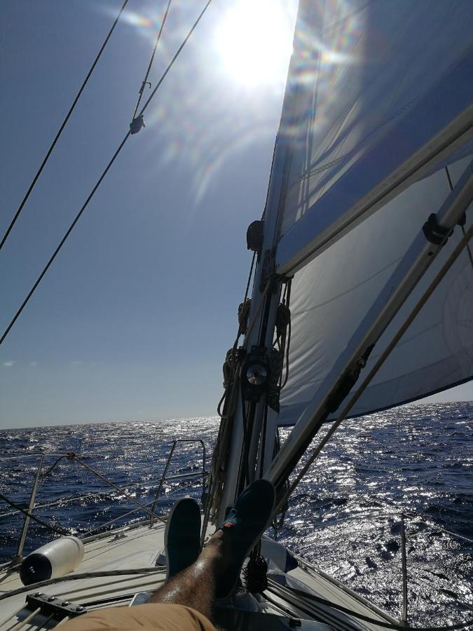 ホテル Magnifico Barco En La Graciosa カレタ・デル・セボ エクステリア 写真