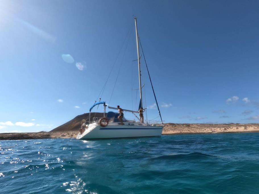 ホテル Magnifico Barco En La Graciosa カレタ・デル・セボ エクステリア 写真