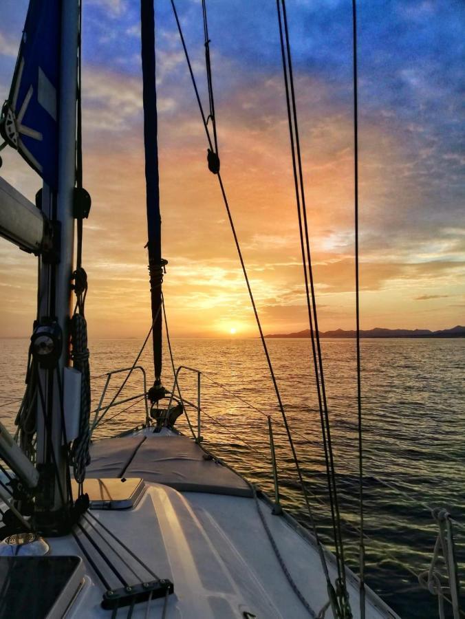 ホテル Magnifico Barco En La Graciosa カレタ・デル・セボ エクステリア 写真