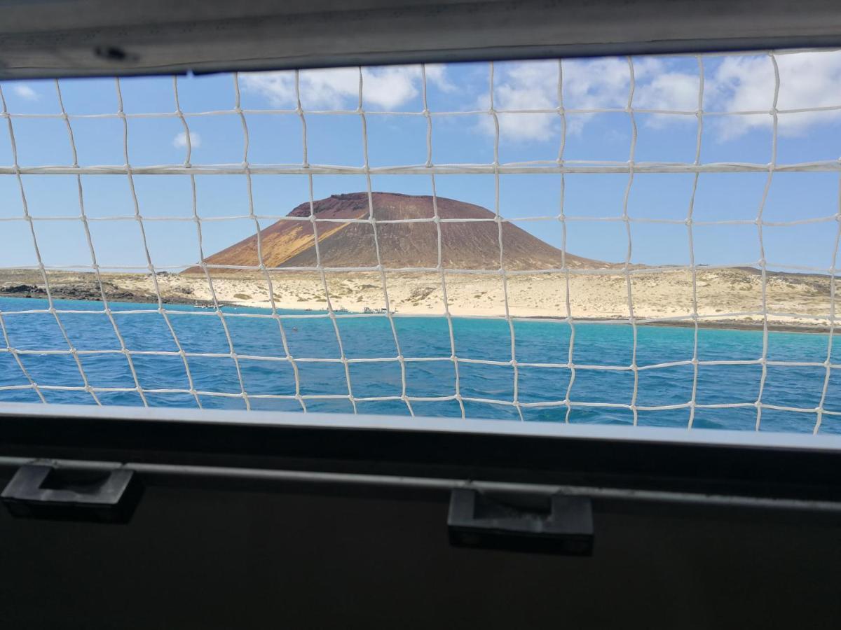 ホテル Magnifico Barco En La Graciosa カレタ・デル・セボ エクステリア 写真