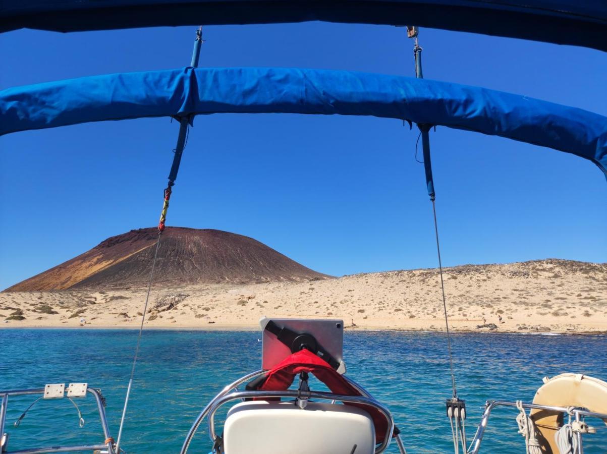 ホテル Magnifico Barco En La Graciosa カレタ・デル・セボ エクステリア 写真